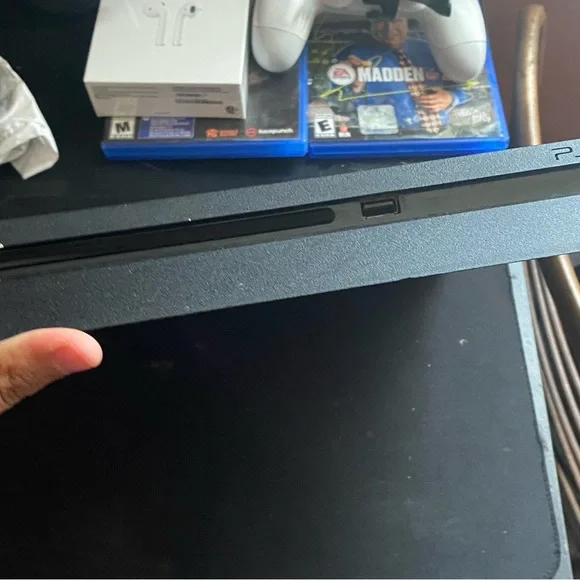 Ps4 slim bundle with controllers and games